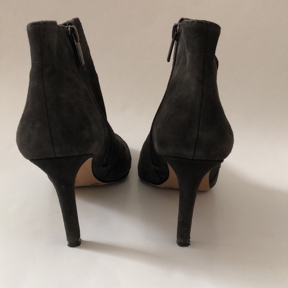 Vince Camuto 8.5 Gray Ankle Boot Black Heel suede zipper Silver Detail Excellent - Picture 5 of 10